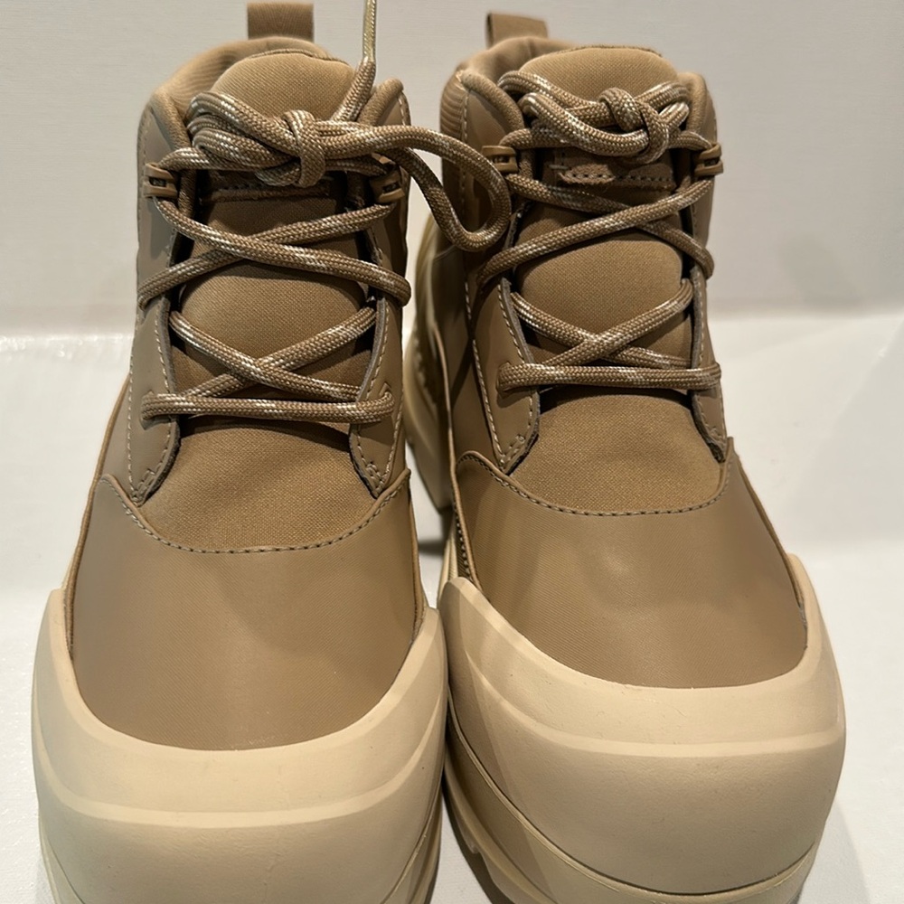 UGG Waterproof Impermeable hiking boots. Great for outdoors activities. Size 9
